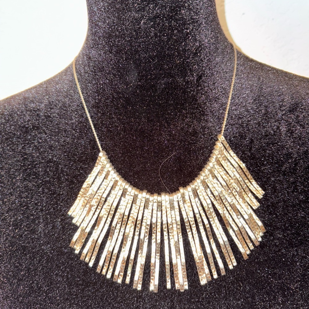 Elegant Necklace - Picture 4 of 5